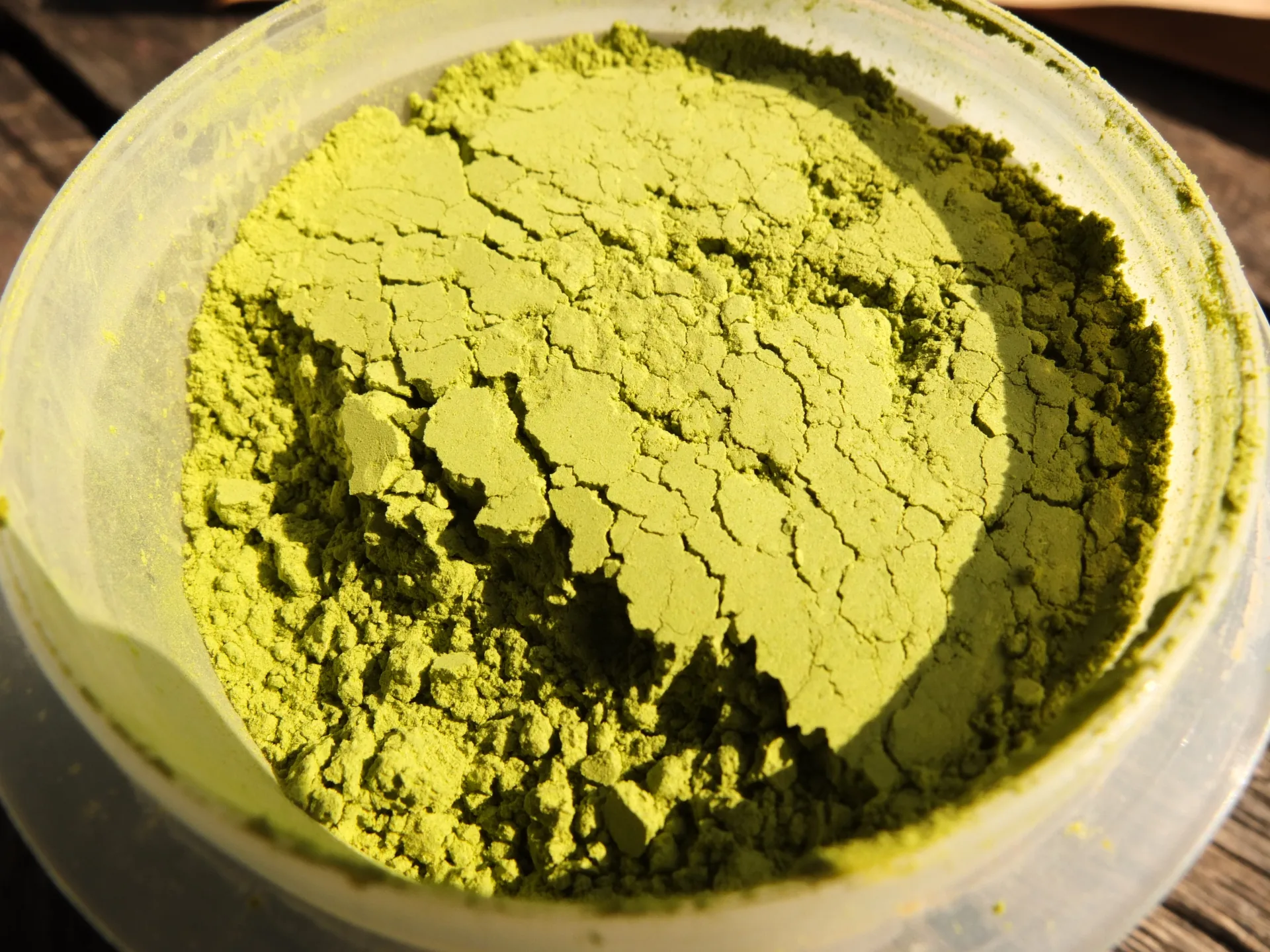 Finely milled green rooibos latte powder